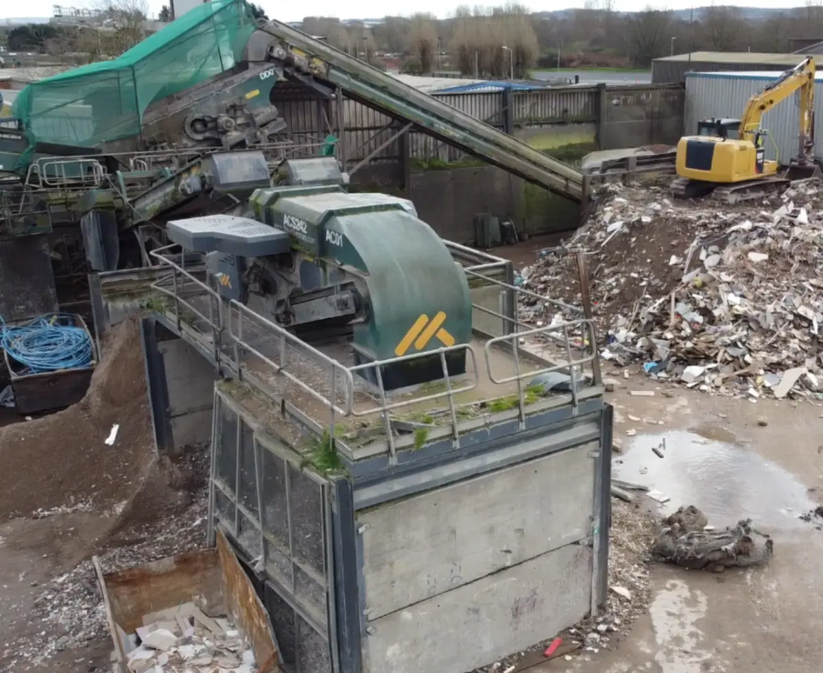 ENCLOSED SKIP